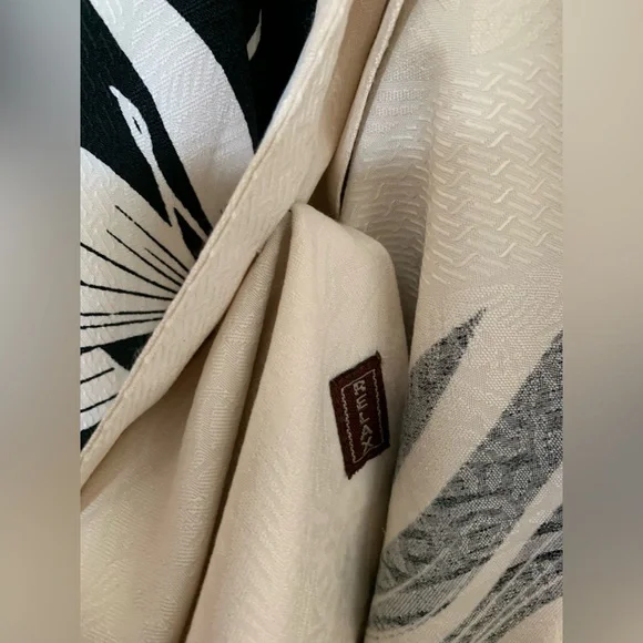 Tommy Bahama Black/Cream Hawaiian 100% Silk Short Sleeve Button Up 🌴 - Picture 12 of 12